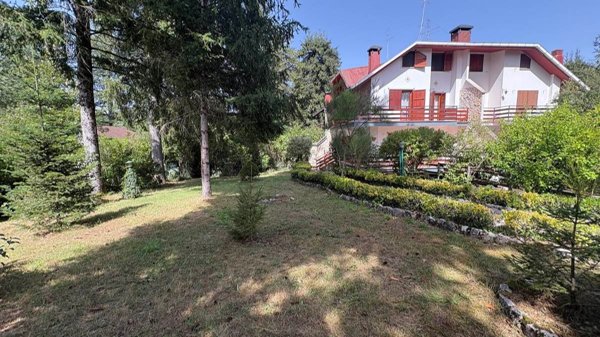 casa indipendente in vendita ad Arcinazzo Romano in zona Altipiani di Arcinazzo