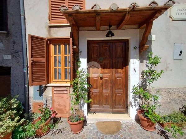 casa indipendente in vendita ad Arcinazzo Romano