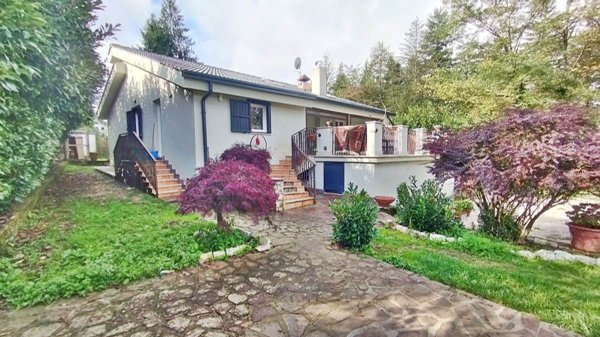 casa indipendente in vendita ad Arcinazzo Romano in zona Altipiani di Arcinazzo