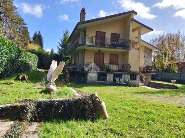 casa indipendente in vendita ad Arcinazzo Romano in zona Altipiani di Arcinazzo