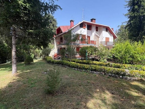 casa indipendente in vendita ad Arcinazzo Romano in zona Altipiani di Arcinazzo