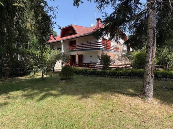 casa indipendente in vendita ad Arcinazzo Romano in zona Altipiani di Arcinazzo