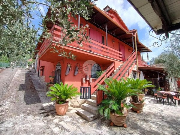 casa indipendente in vendita ad Arcinazzo Romano