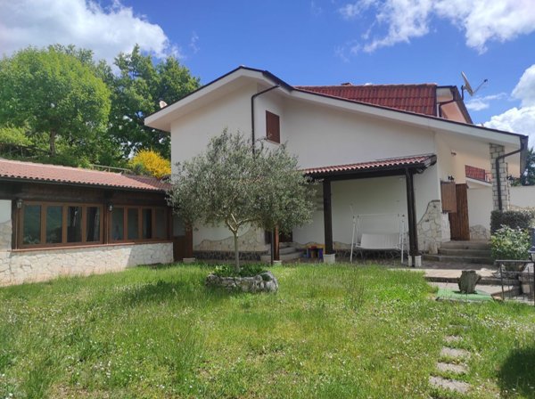 casa indipendente in vendita ad Arcinazzo Romano in zona Altipiani di Arcinazzo