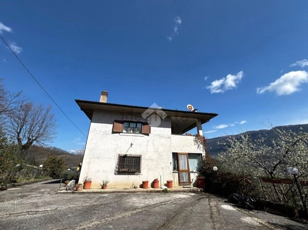 casa indipendente in vendita ad Arcinazzo Romano in zona Altipiani di Arcinazzo