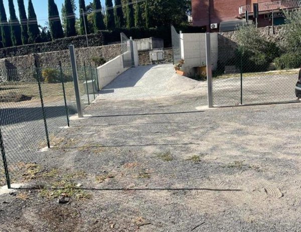 locale commerciale in vendita ad Ariccia