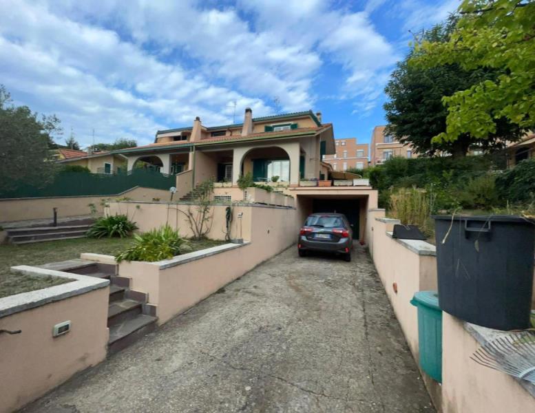 casa indipendente in vendita ad Ariccia
