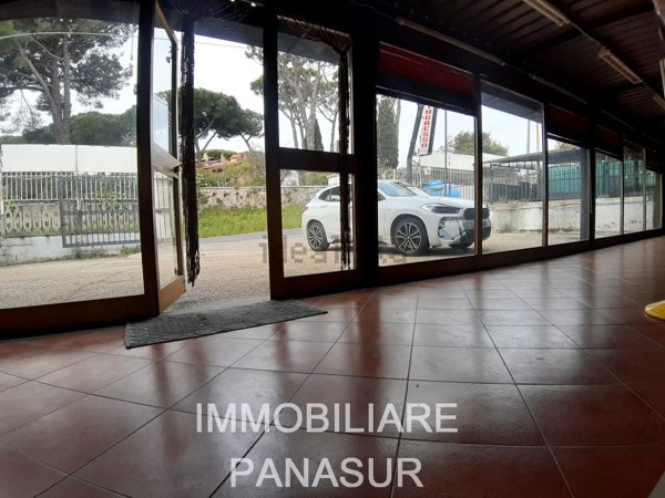 locale commerciale in vendita ad Ariccia
