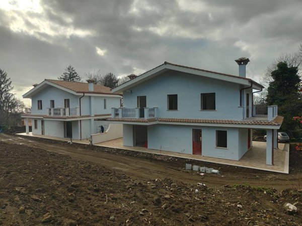 casa indipendente in vendita ad Ariccia
