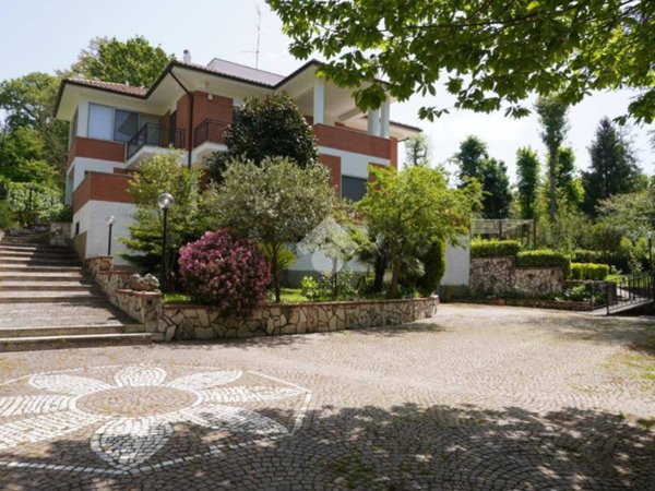 casa indipendente in vendita ad Ariccia