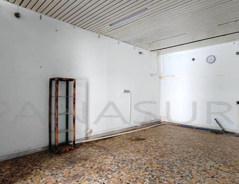 locale commerciale in vendita ad Ariccia