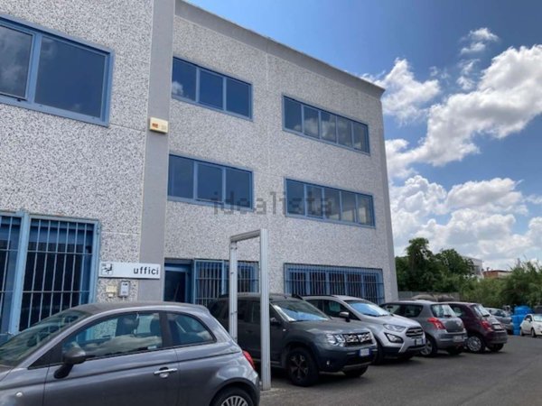 locale di sgombero in vendita ad Ariccia