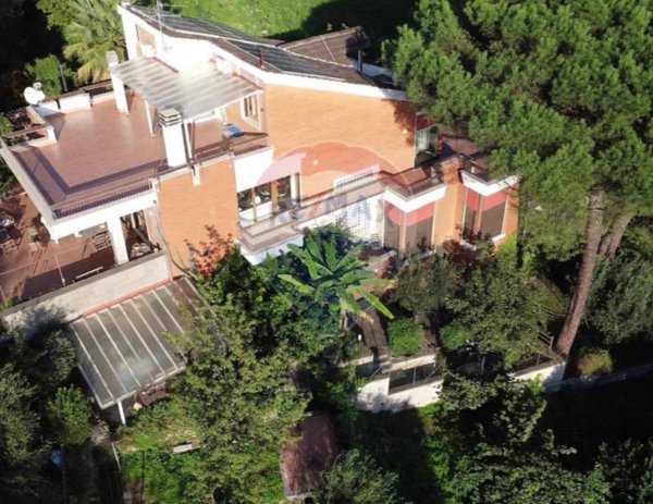 casa indipendente in vendita ad Ariccia