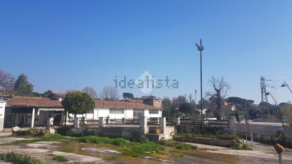 locale commerciale in vendita ad Ariccia