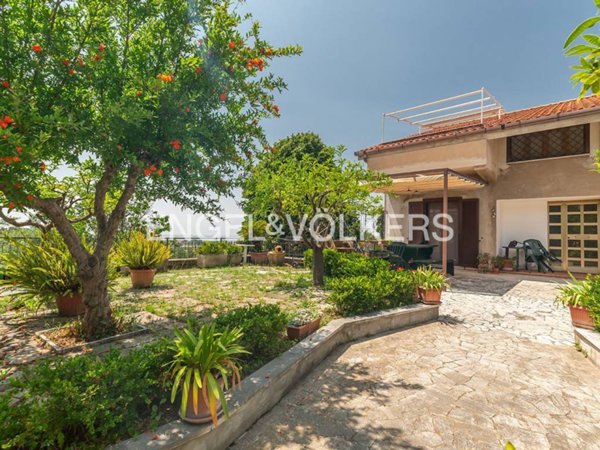 casa indipendente in vendita ad Ariccia