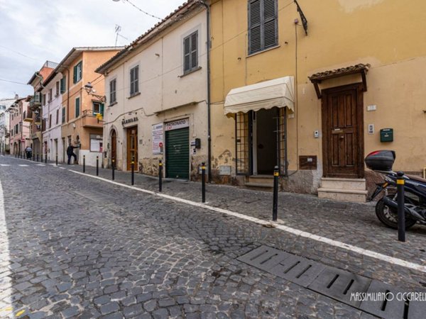 negozio in vendita ad Ariccia