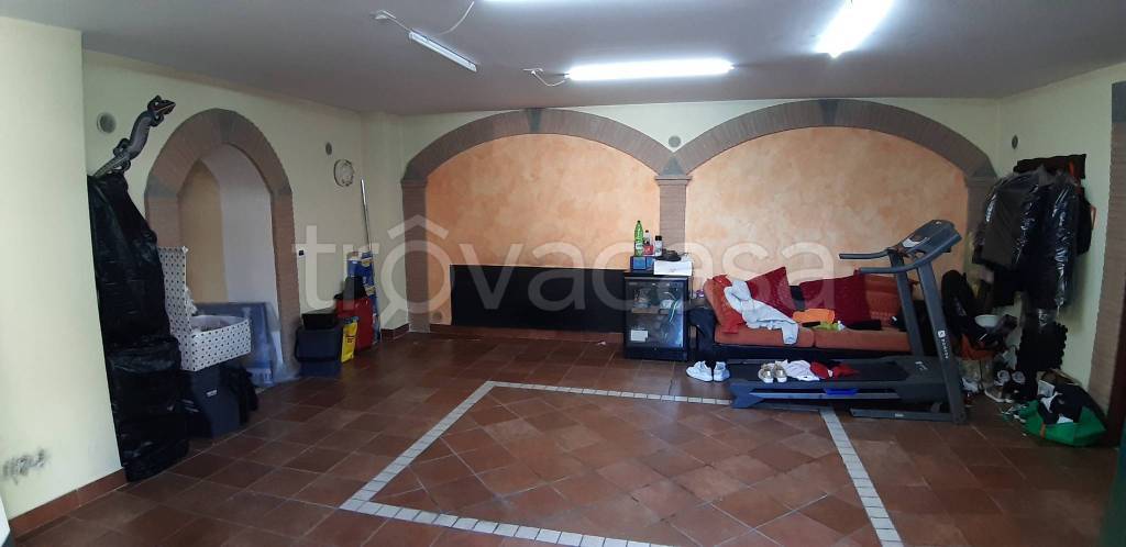 locale commerciale in vendita ad Ariccia