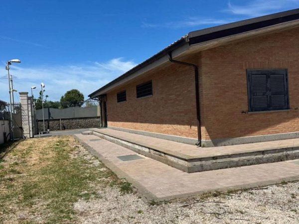 ufficio in vendita ad Ariccia
