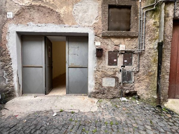 locale commerciale in vendita ad Ariccia