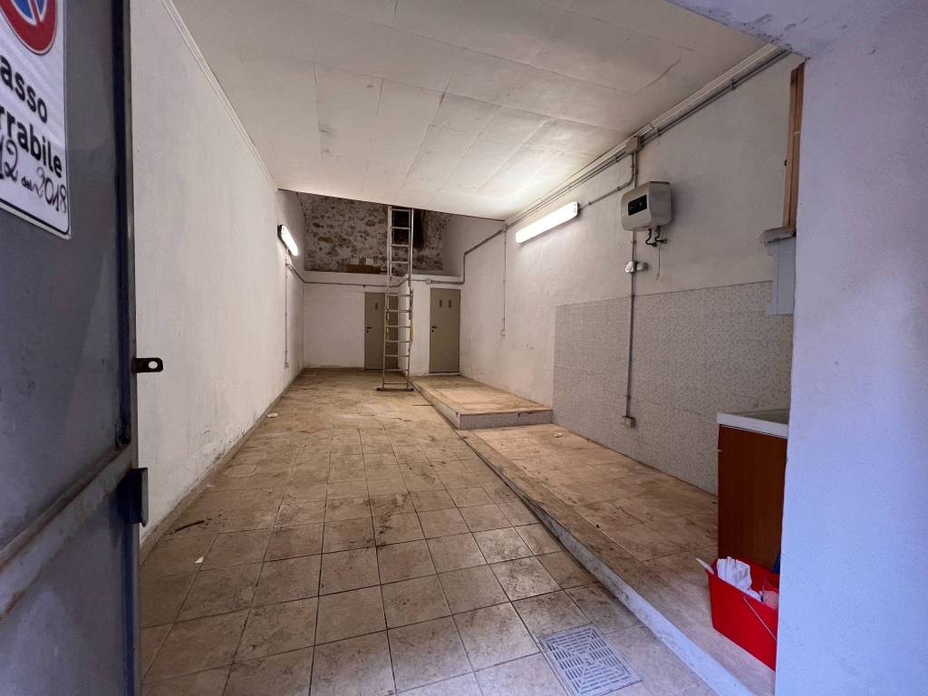 locale commerciale in vendita ad Ariccia