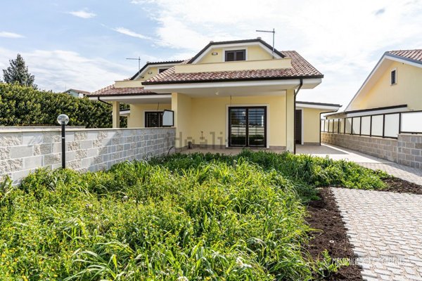 casa indipendente in vendita ad Ariccia