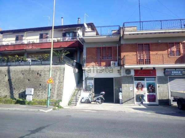 locale commerciale in vendita ad Ariccia