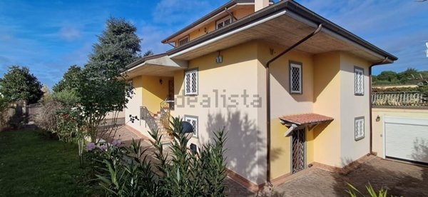 casa indipendente in vendita ad Ariccia