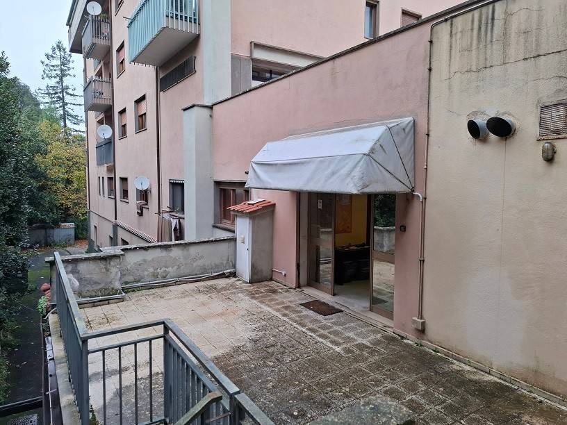 negozio in vendita ad Ariccia