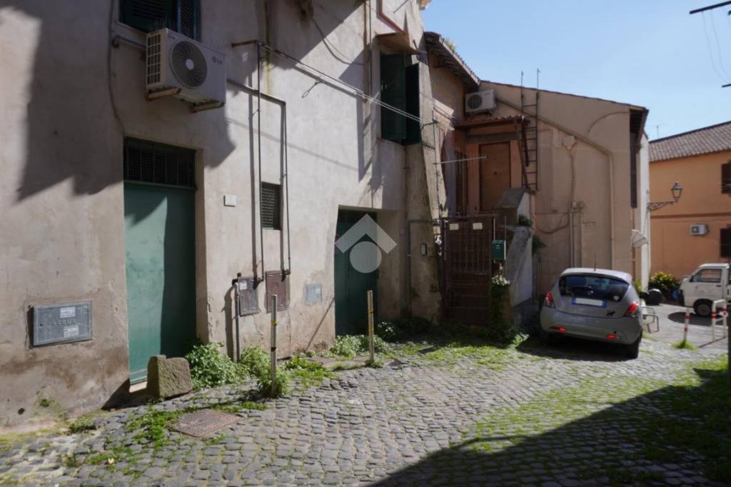 casa semindipendente in vendita ad Ariccia