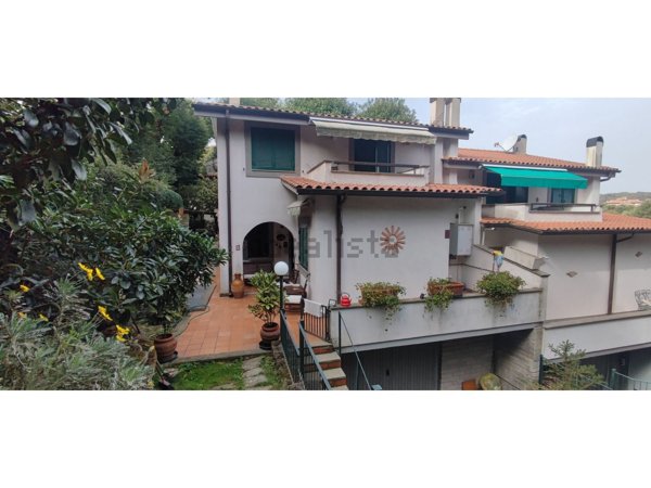 casa indipendente in vendita ad Ariccia