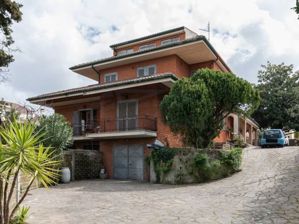 casa indipendente in vendita ad Ariccia