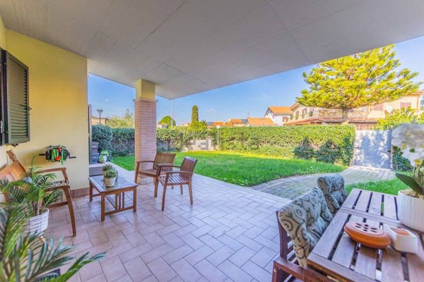 casa indipendente in vendita ad Ariccia in zona Fontana di Papa