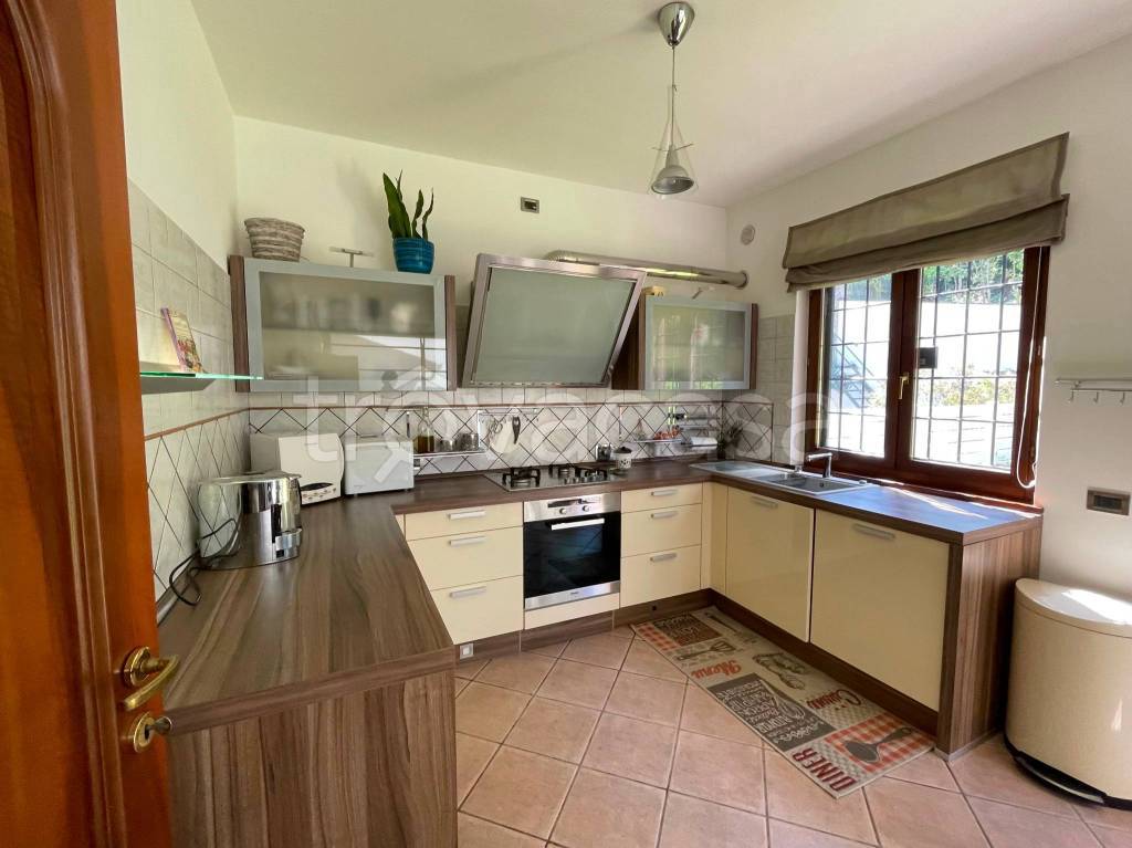 casa indipendente in vendita ad Ariccia