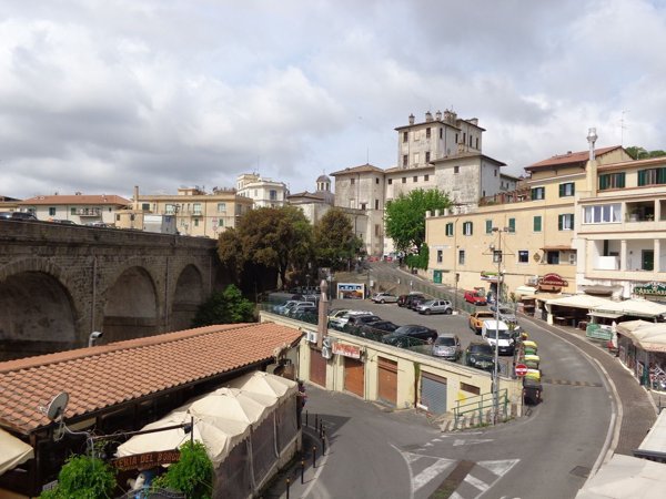 locale di sgombero in vendita ad Ariccia