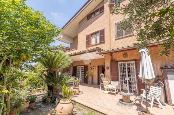 casa indipendente in vendita ad Ariccia