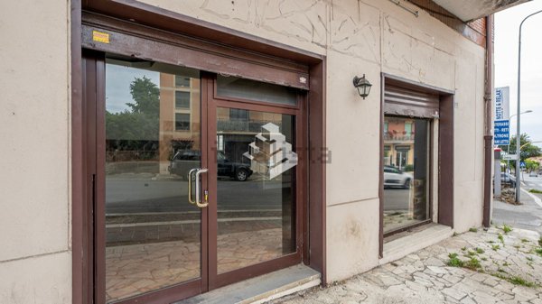 negozio in vendita ad Ariccia