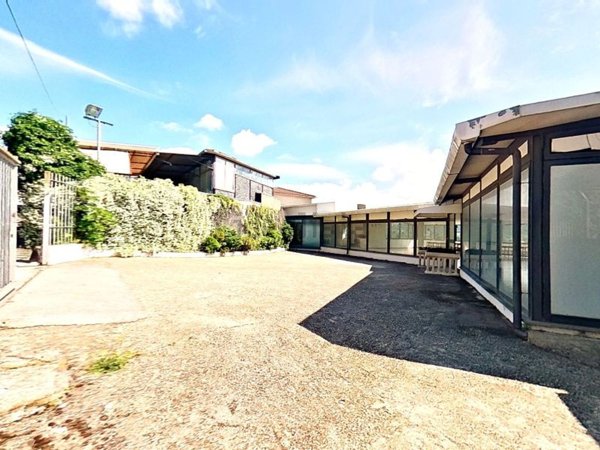 locale commerciale in vendita ad Ariccia