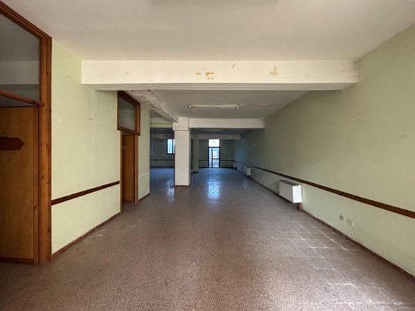 locale commerciale in vendita ad Ariccia