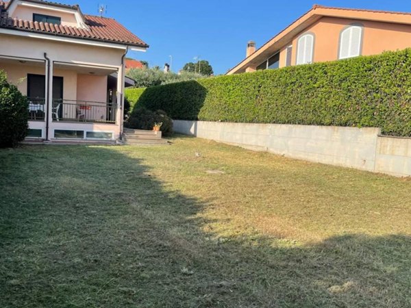 casa indipendente in vendita ad Ariccia