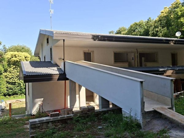 casa indipendente in vendita ad Ariccia