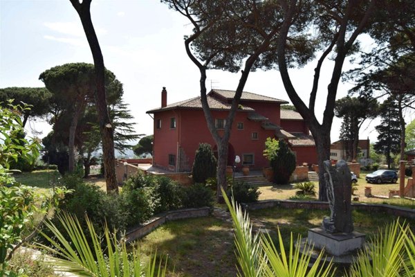 casa indipendente in vendita ad Ariccia
