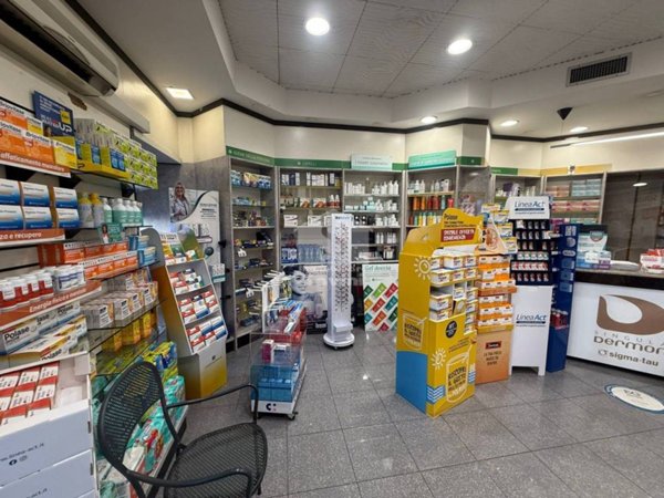 negozio in vendita ad Ariccia
