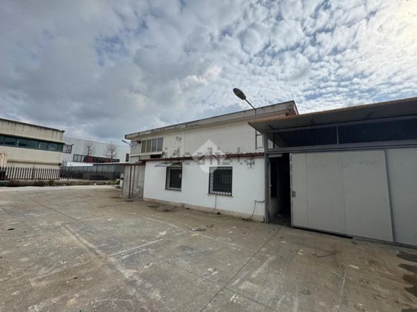 locale commerciale in vendita ad Ariccia