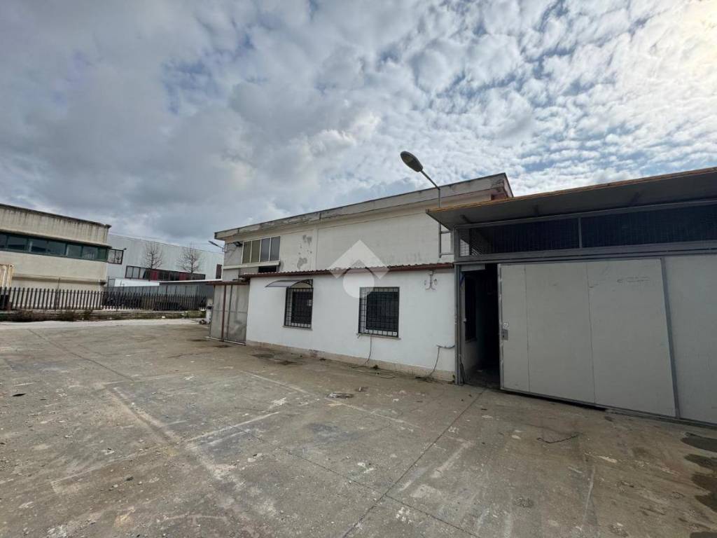 locale commerciale in vendita ad Ariccia