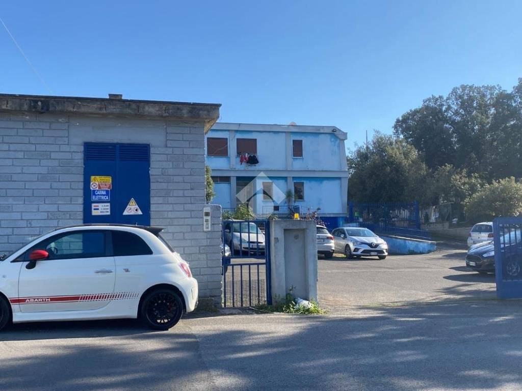 locale commerciale in vendita ad Ariccia