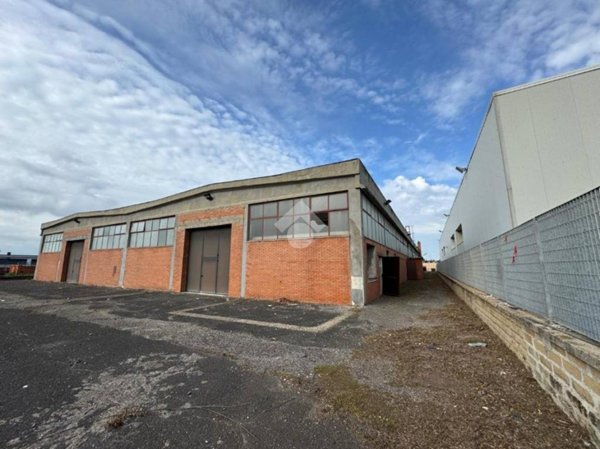 capannone in vendita ad Ariccia