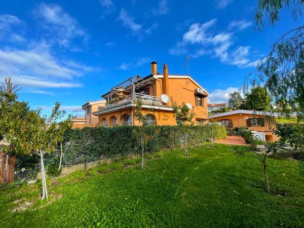casa indipendente in vendita ad Ariccia