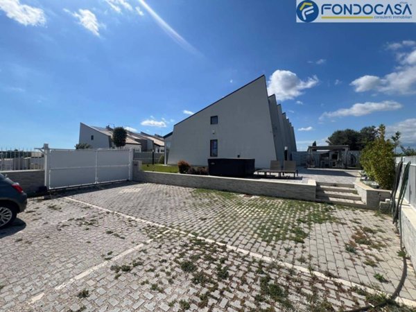 casa indipendente in vendita ad Ariccia