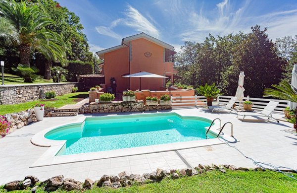 casa indipendente in vendita ad Ariccia