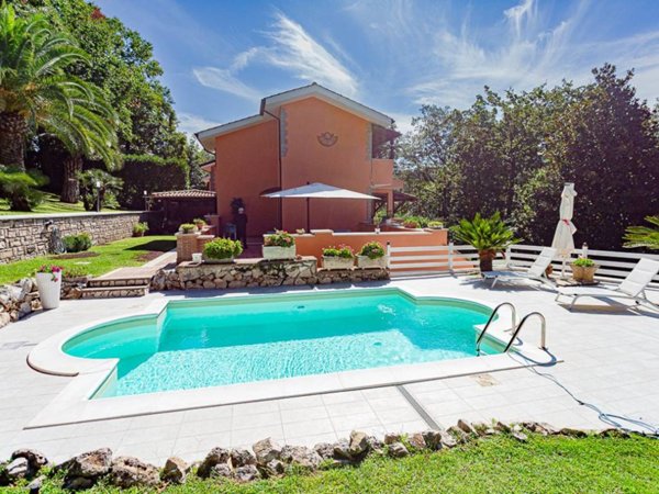 casa indipendente in vendita ad Ariccia